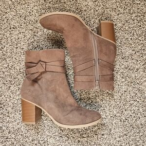 American Eagle Square Heel Elegant Brown Ankle Boots